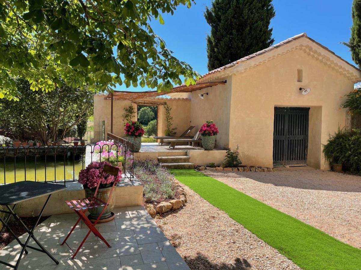 Domaine Les Muriers Bed & Breakfast 2*